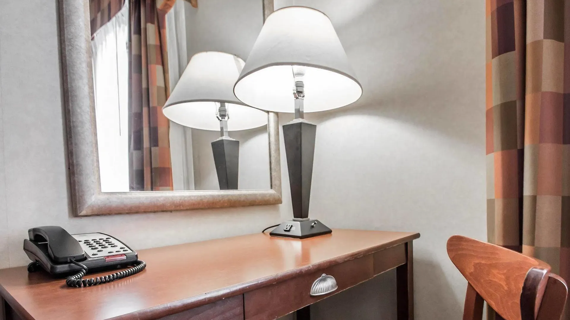 Red Lion Inn And Suites Brooklyn New York Hotel